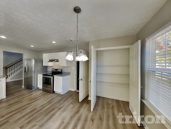 Photo - 988 Winding Down Way