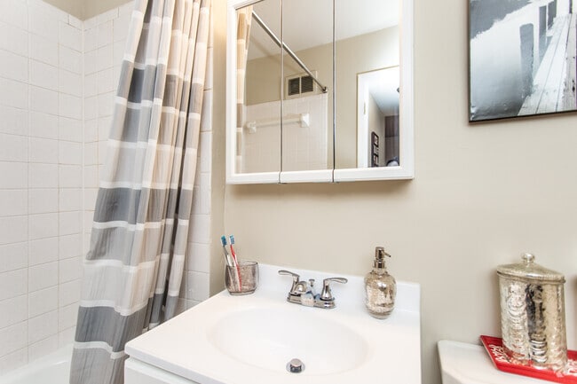 1BR, 1BA - 625 SF - Presidential