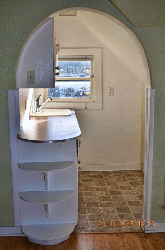 Photo - 306 2nd St NE