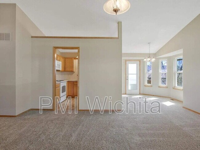 Photo - 812 S Red Oaks Cir