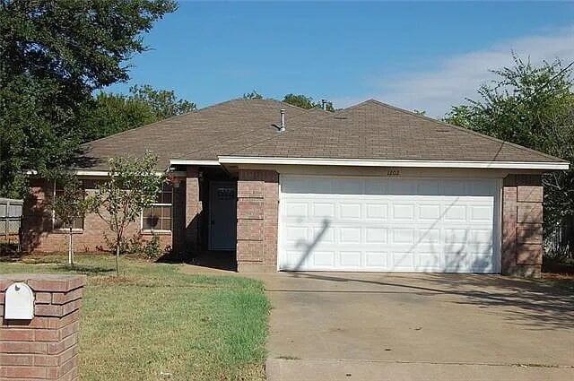 Building Photo - 3 Bedroom, 2 Bath Home in Cleburne, TX!