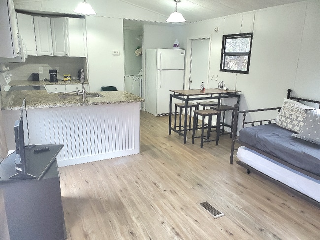 Photo - 1212 Arnold Rd