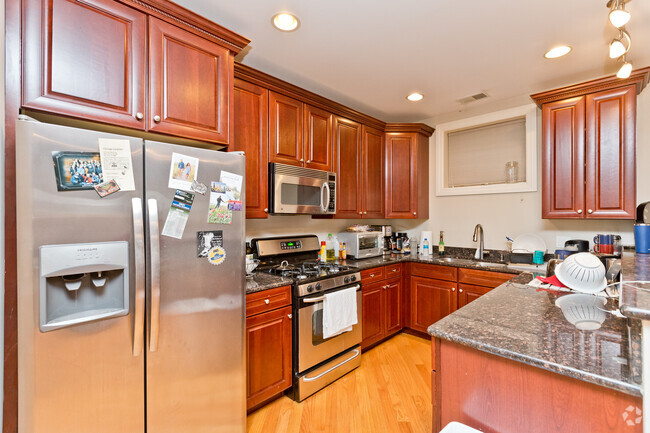 Building Photo - 2414 W Moffat St Unit 1 Rental