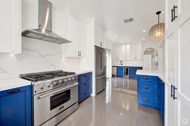 Building Photo - 552 N Madison Ave Rental
