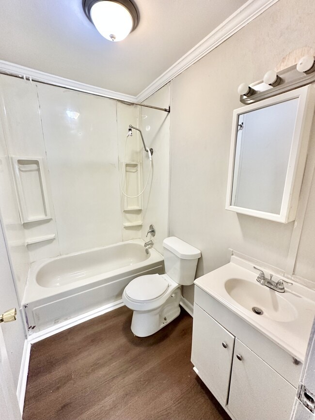 Photo - 941 47th Pl N