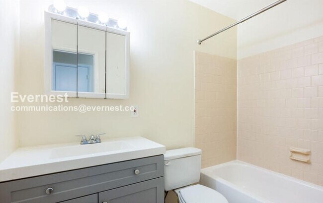 Photo - 2241 Sedgwick St Unidad f