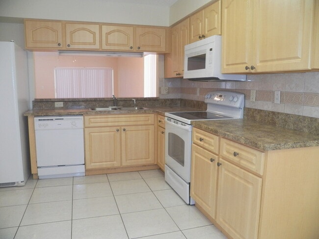 Photo - 411 Abigail Rd