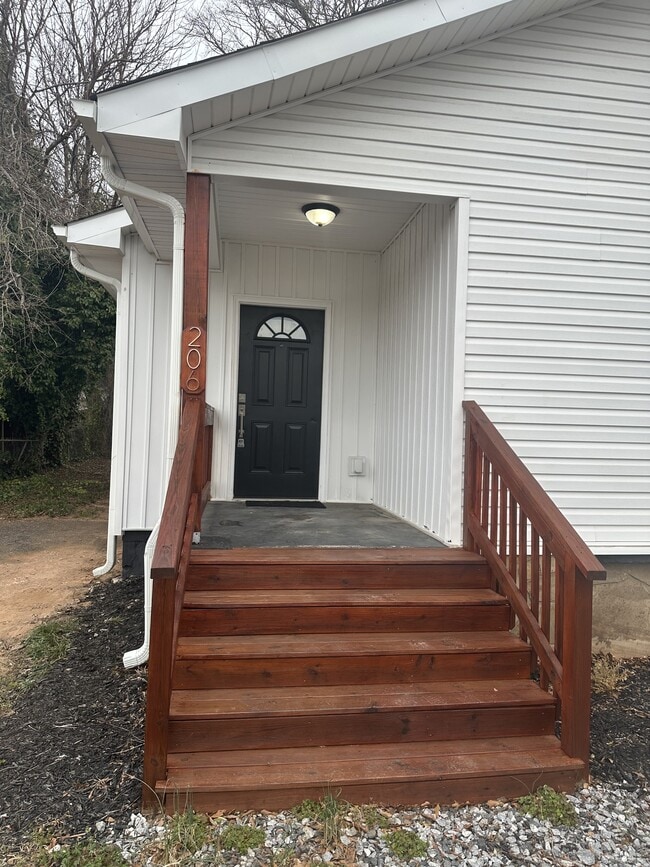 Photo - 206 Boundary Dr