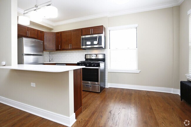 Photo - 901 W Argyle St