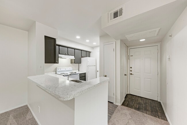 Kitchen - Arrowhead Park Apartments