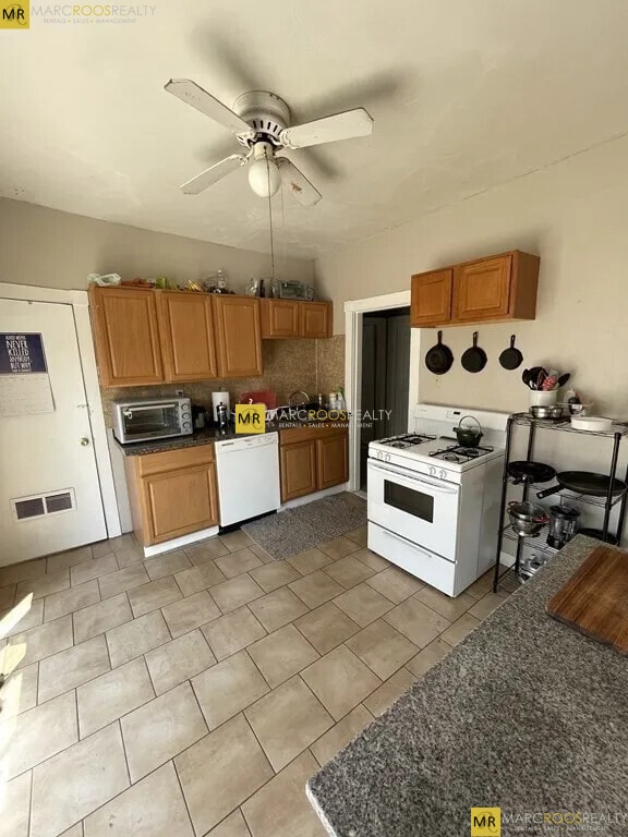 Building Photo - 34 Newcastle Rd Unit 1 Rental