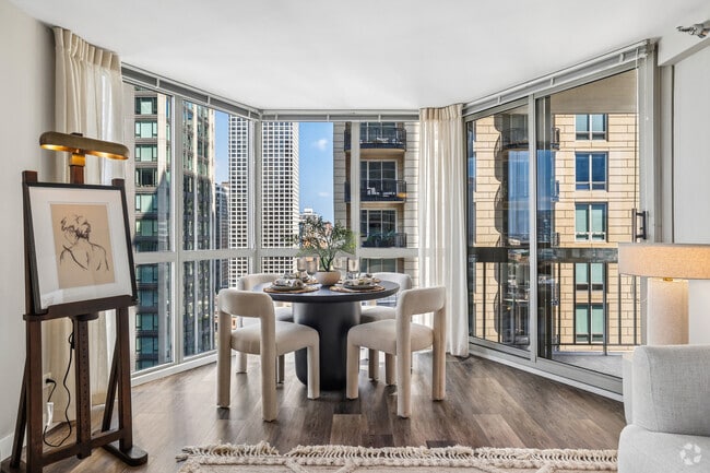1BR, 1BA - 850SF - Dining Room - One East Delaware