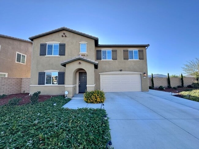 Building Photo - Stunning 4 Bedroom Home on Oversized Corne...