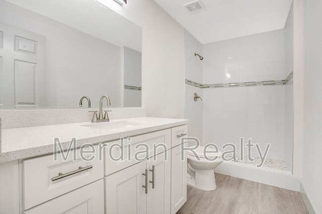 Photo - 1217 W 6th St