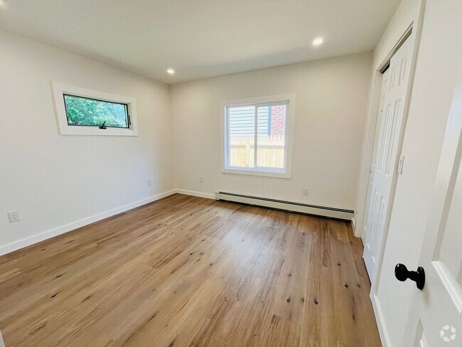 Building Photo - 212 Monroe Dr Rental