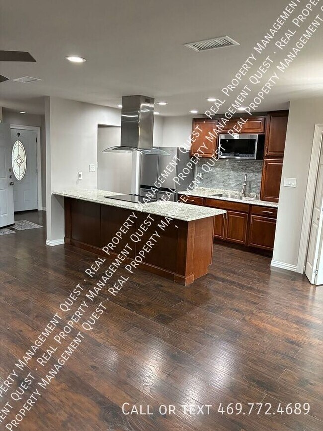 Photo - 802 Netherland Dr