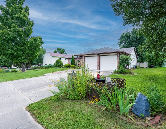 Photo - 2301 Winchester Dr