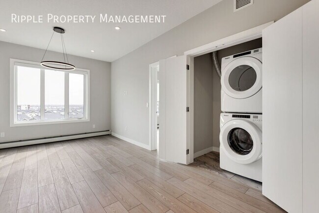 Photo - AMAZING 2 BEDS/ 2 BATHS CONDO WITH UNDERGROUND PARKING INCLUDED! Unit 3622