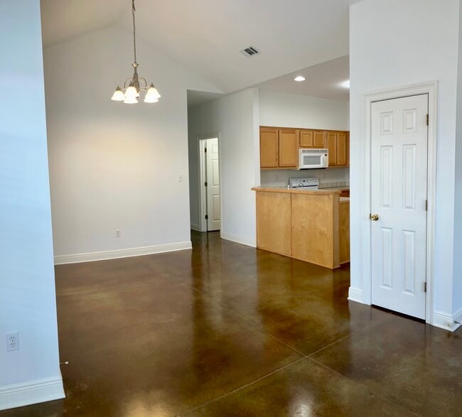912 Singley Ave