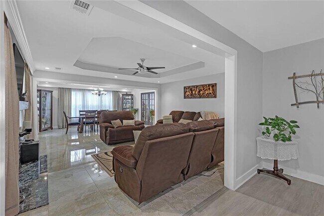 Photo - 569 Garner Way NW