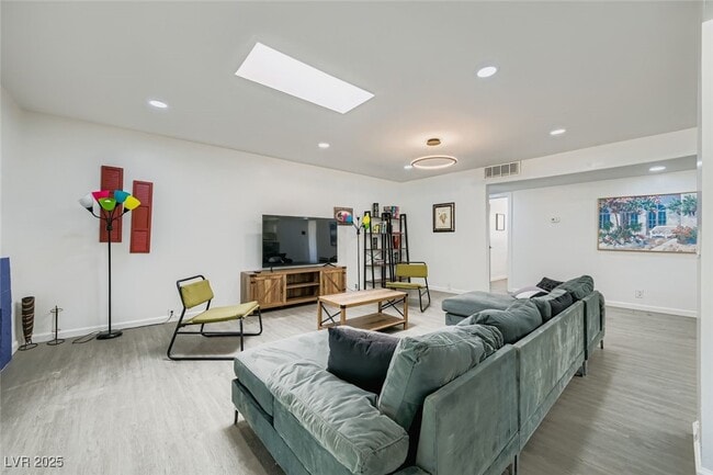Photo - 555 Canosa Ave