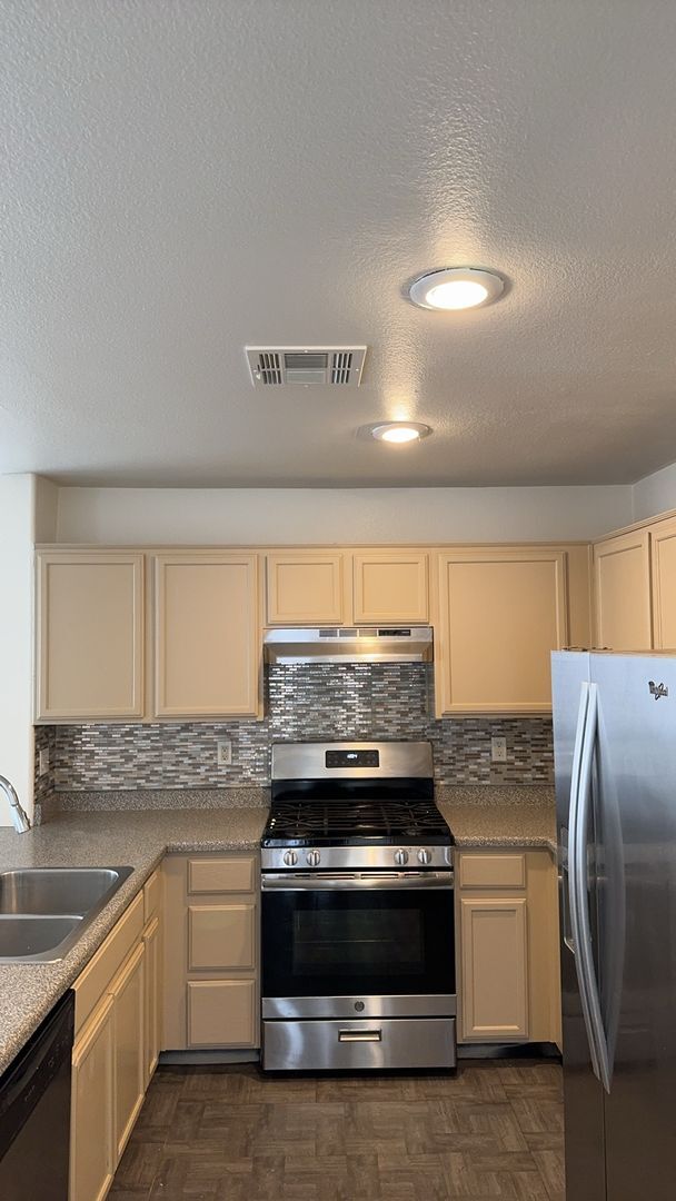 Photo - Beautiful 3 Bedrooms house in South West Area