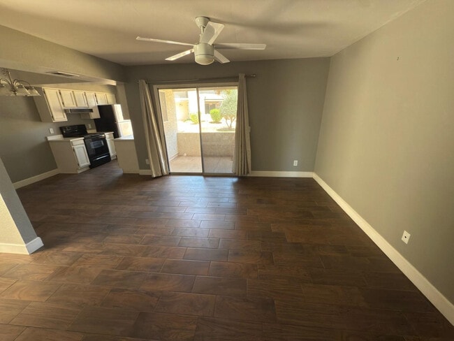 Photo - 10610 S 48th St Unidad 1073