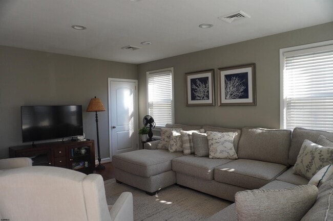 Photo - 205 N Essex Ave