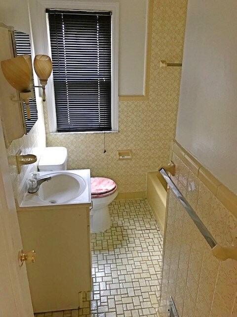 Photo - 16483 Manning St