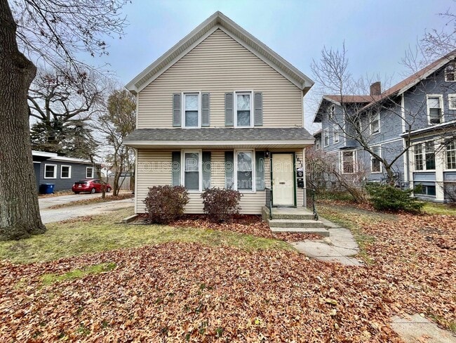 Building Photo - 1633 Peck St