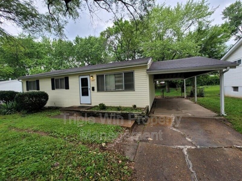 Photo - 1155 Penhurst Dr House
