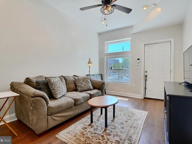Photo - 2242 E Fairmount Ave Townhome