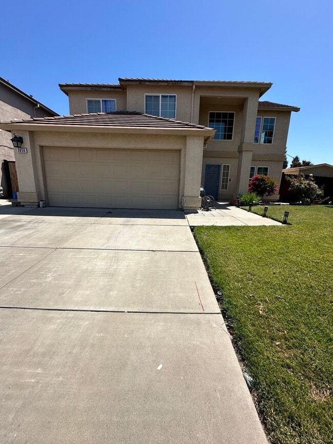 Building Photo - Fantastic 2 Story Home With Desirable Location