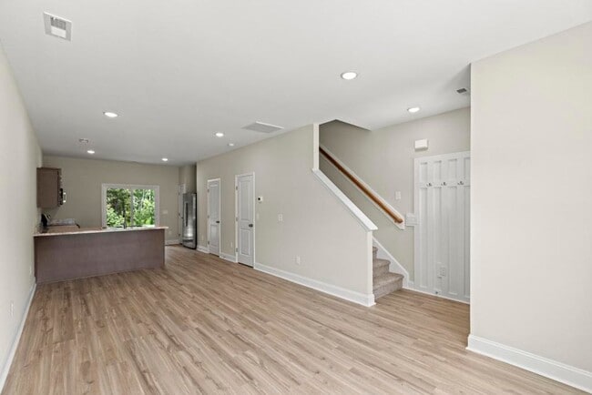 100 Loren Rd
