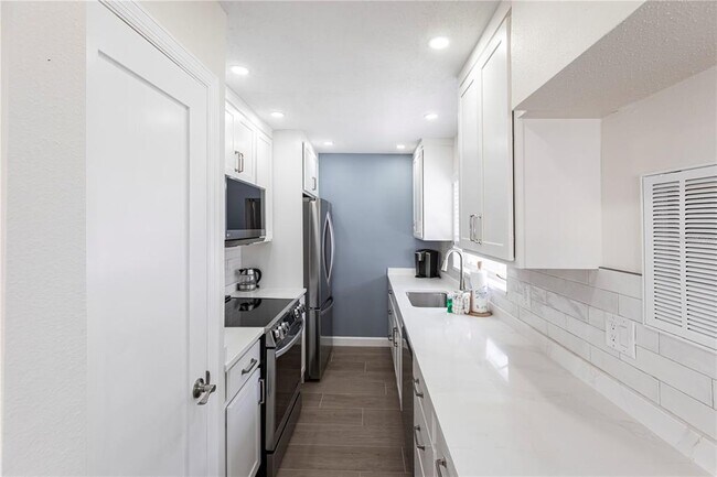 Photo - 6020 Midnight Pass Rd