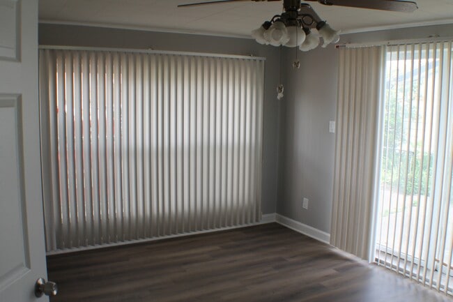 Photo - 2101 Eshcol Ave