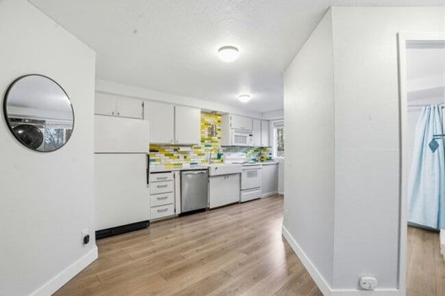 Photo - Remodeled-like new! Adorable 2 br 1 bath, great location! Water-sewer-garbage Incl