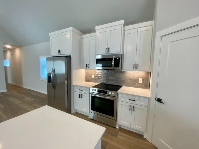 Photo - 533 W Dallas St