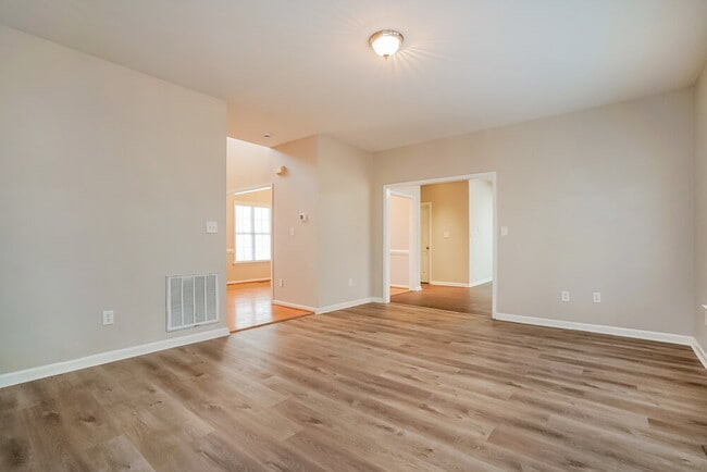 Photo - 343 Victor Ct