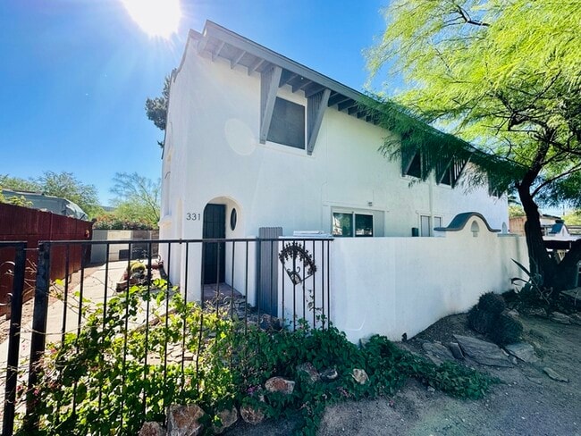 Building Photo - Available October 11th! 2 Bedroom 1.5 Bath... Rental