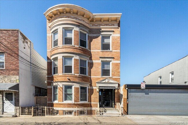 Building Photo - 36-34-36-11 11th St Unit 1F