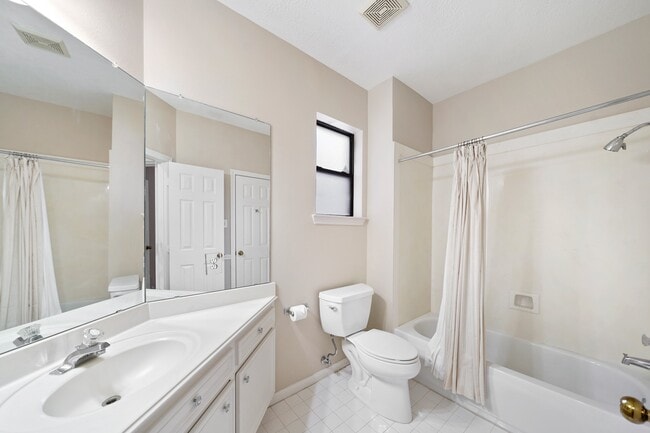 Photo - 38 Kelliwood Ct Cir