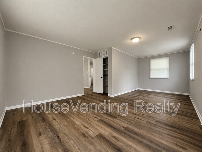 Photo - 2221 Compton Dr