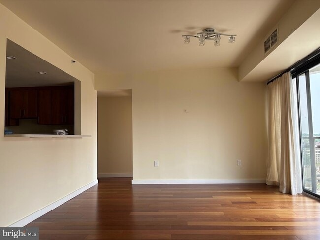 Photo - 1530 Key Blvd Unidad 1130