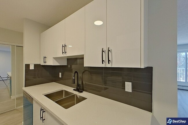 Photo - 10837-10117 117 St NW Unit 205