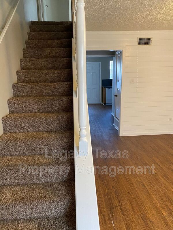 Photo - 1407 Courtney Pl