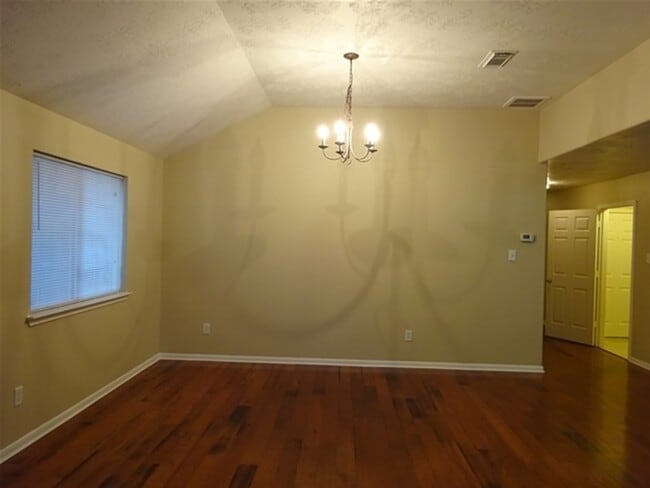 Photo - 7111 Brown Bark