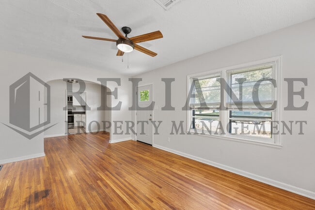 Photo - 653 Harding St