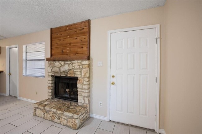 Photo - 906 Country Aire Dr