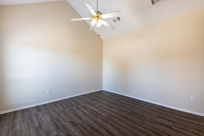 Photo - 101 Collett Ct